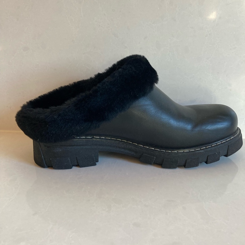 La Canadienne women’s always shearling lined clogs lug sole mules size 9